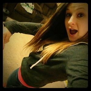 🎉Meet your POSHSTAR: Sara👩‍🏫 ❤️